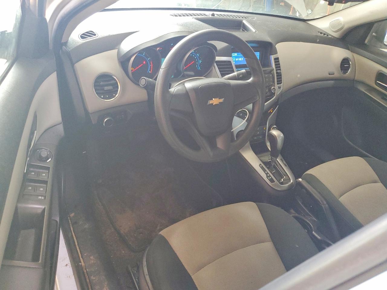 2012 Chevrolet Cruze Ls White vin: 1G1PC5SH8C7238267