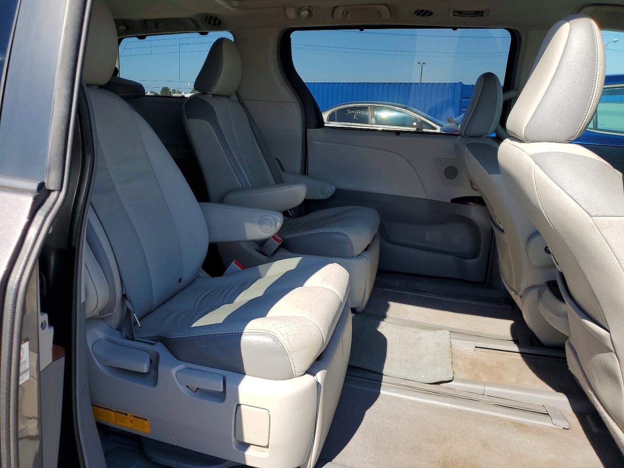 2011 Toyota Sienna Limited 7-passenger Gray vin: 5TDDK3DC0BS011954
