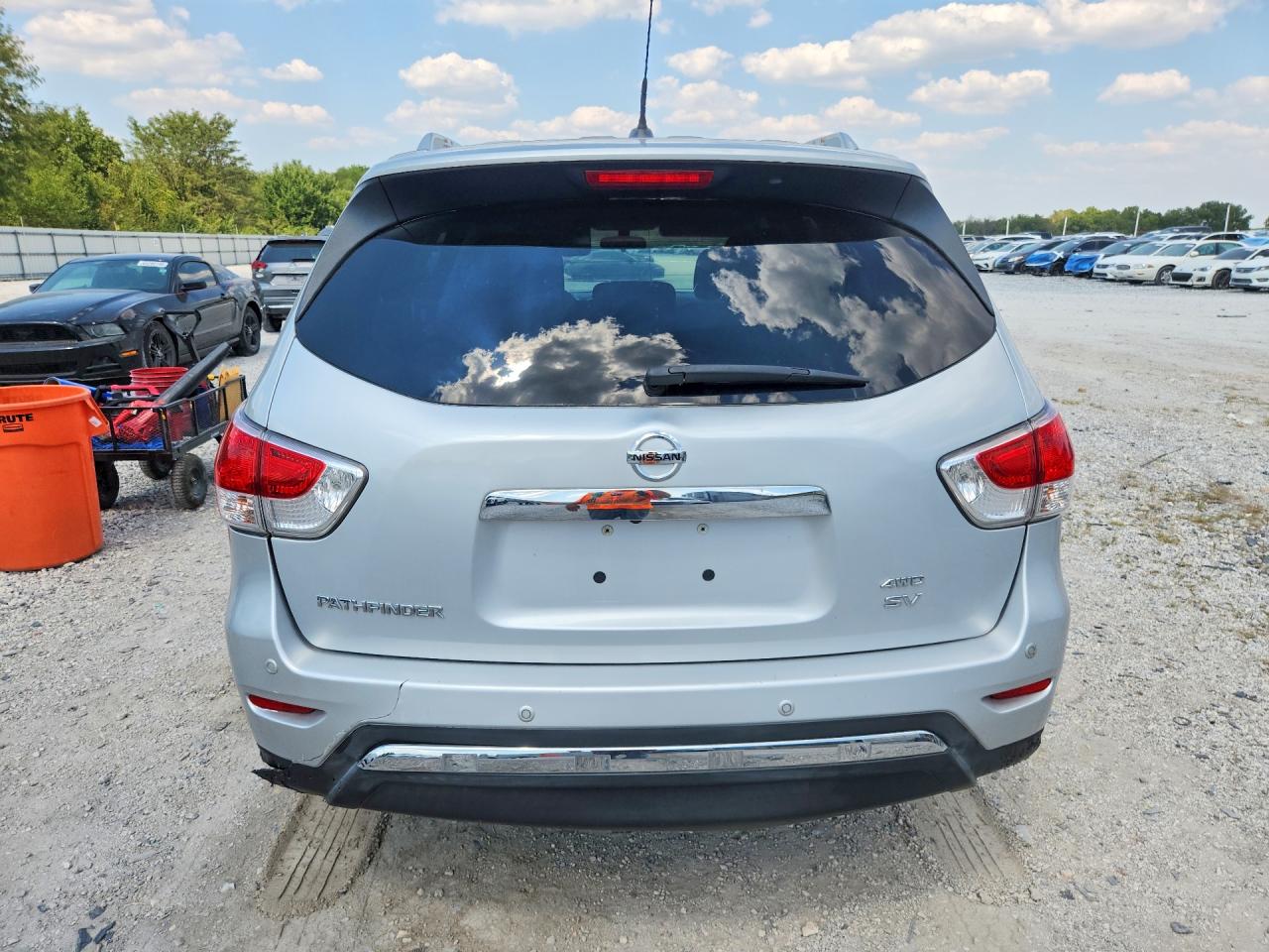 2013 Nissan Pathfinder S Silver vin: 5N1AR2MM6DC631564