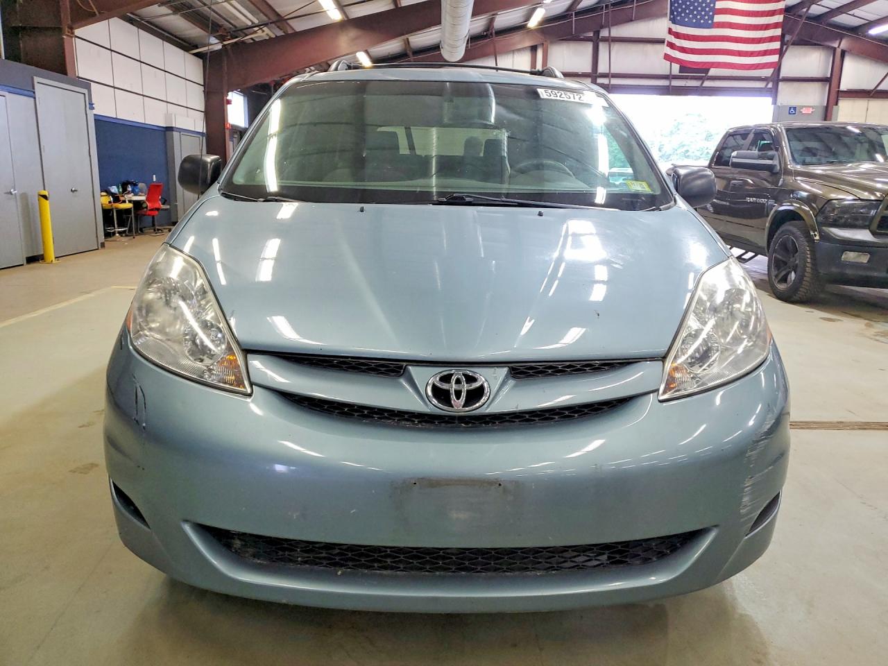 2007 Toyota Sienna Le Blue vin: 5TDBK23C47S002278