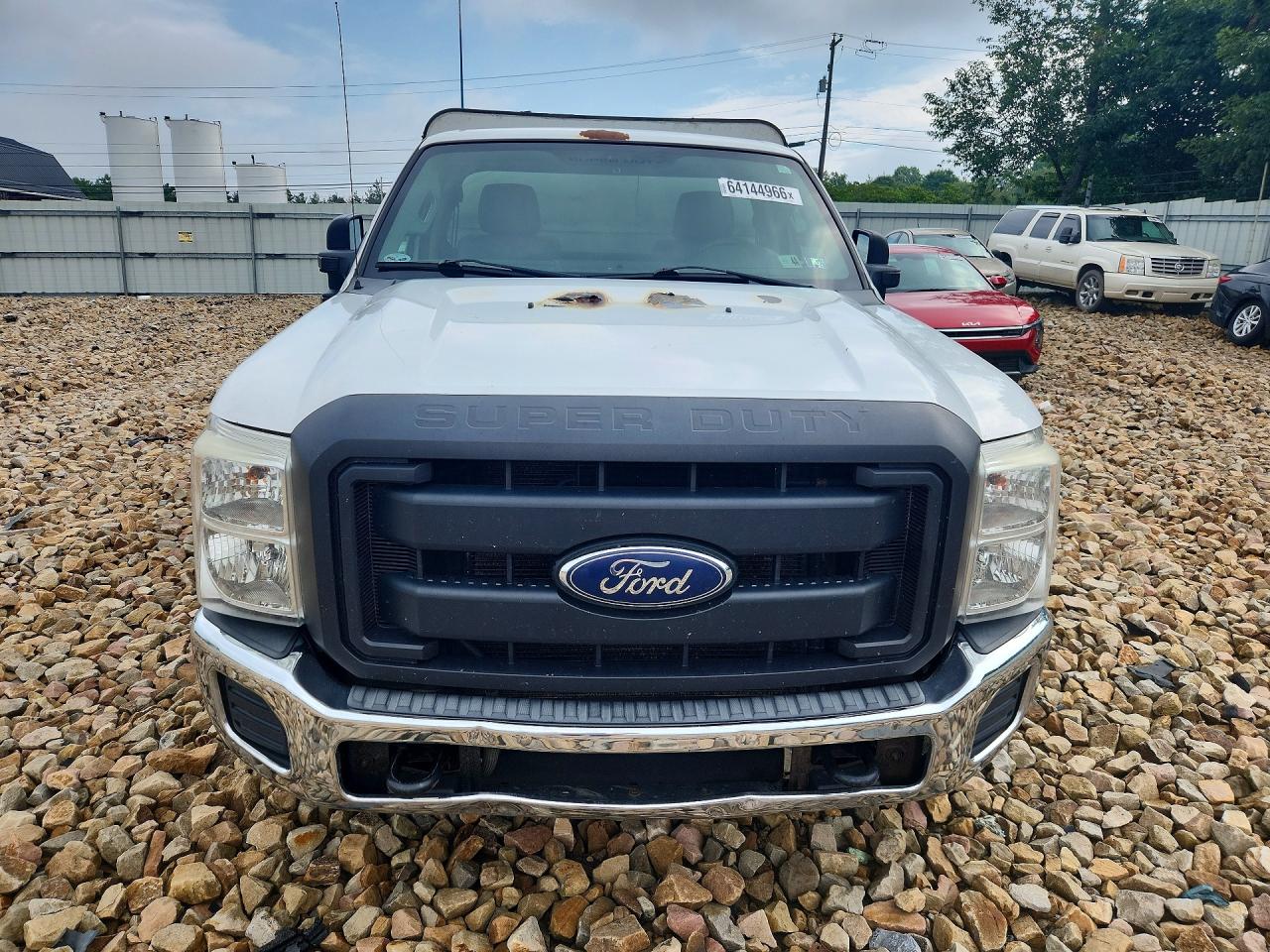 2015 Ford F250 Super Duty White vin: 1FTBF2A66FEA80082