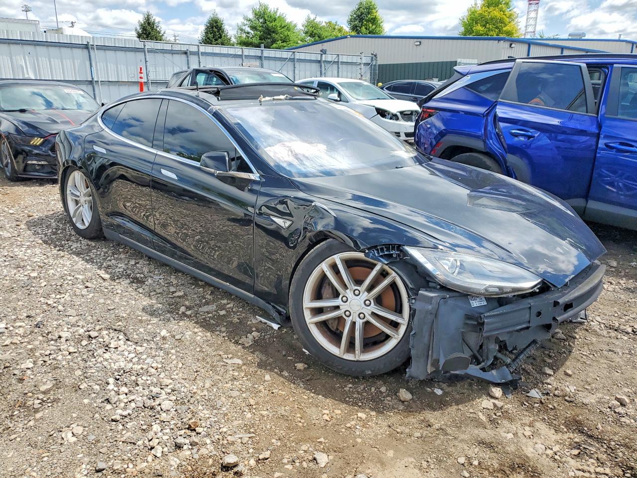 2015 Tesla Model S Черный vin: 5YJSA1E20FF106612