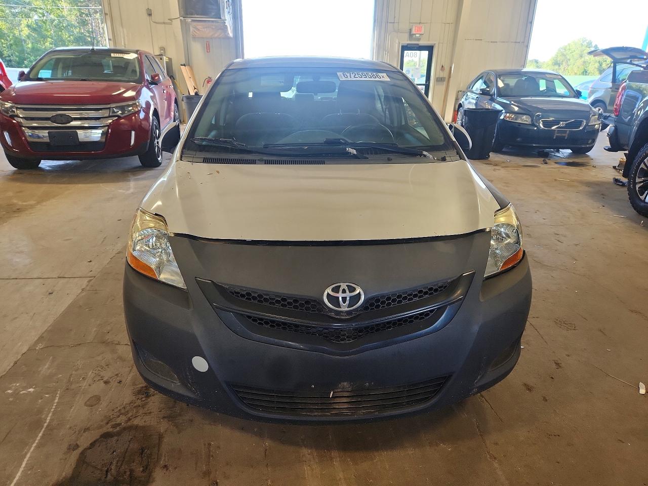 2008 Toyota Yaris Base Silver vin: JTDBT923181270761