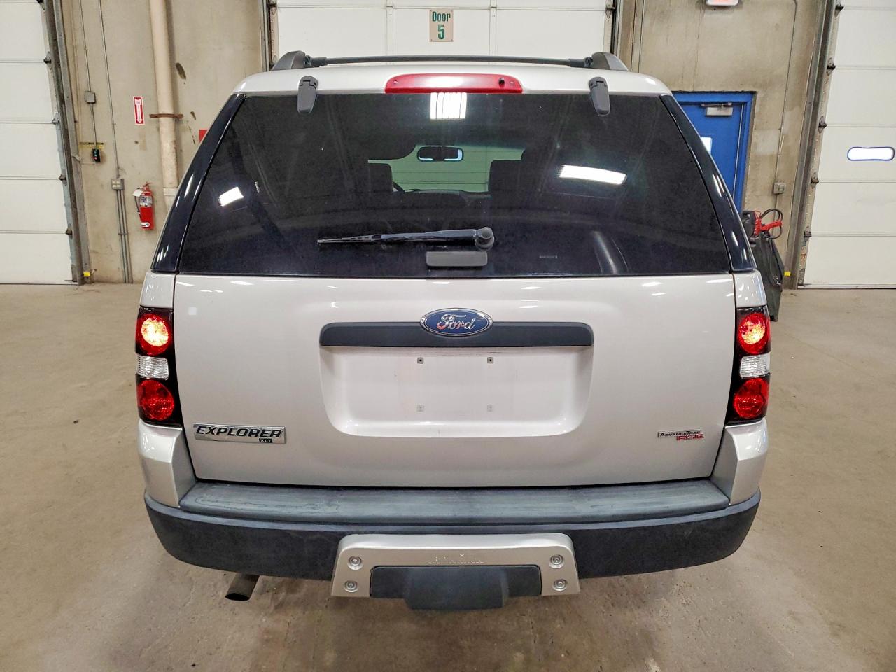 2007 Ford Explorer Xlt Silver vin: 1FMEU73837UB23634