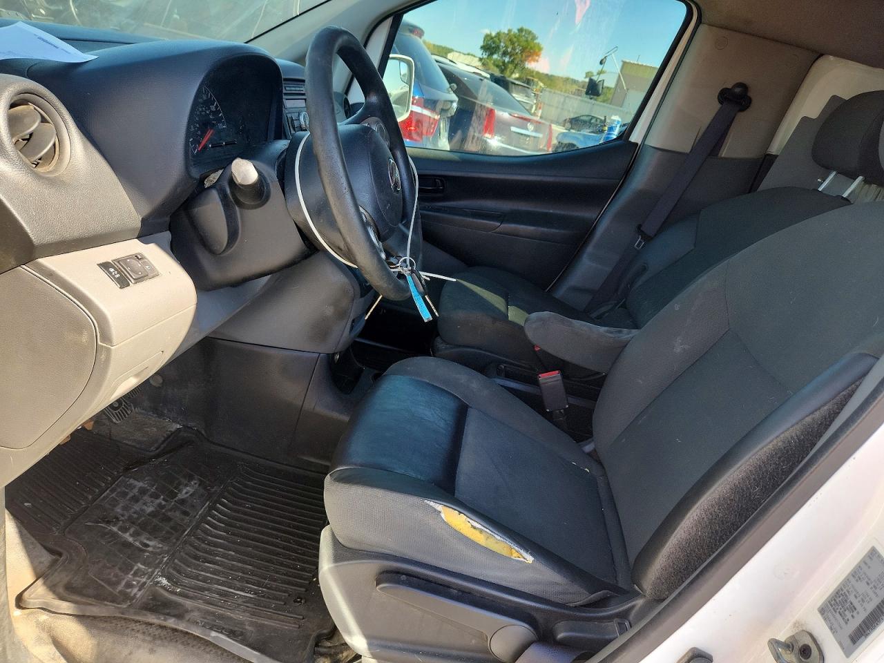 2015 Nissan Nv200 Sv White vin: 3N6CM0KN9FK717540