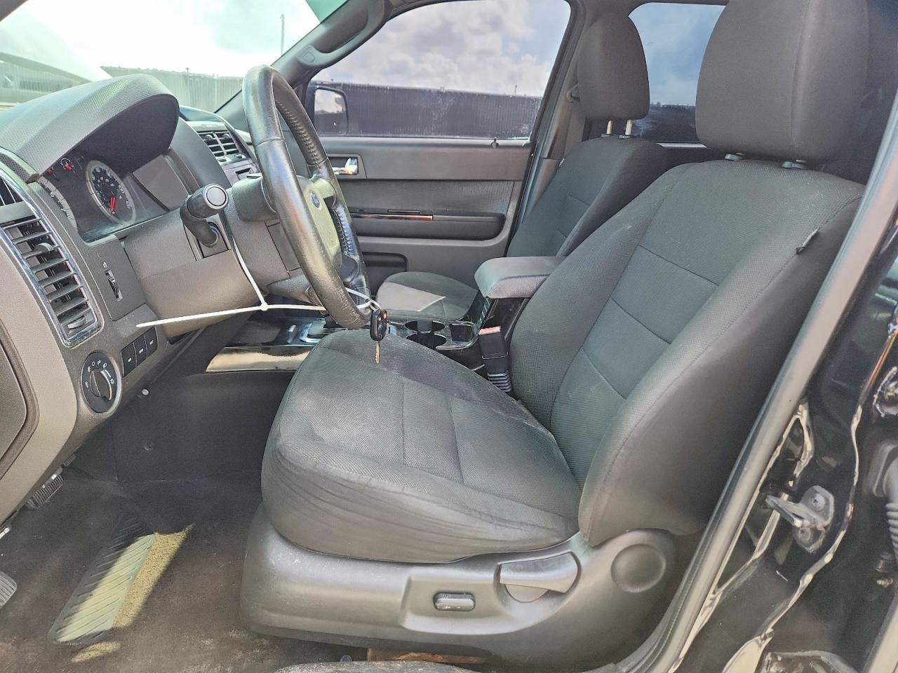 2010 Ford Escape Xlt Black vin: 1FMCU0D77AKA92511