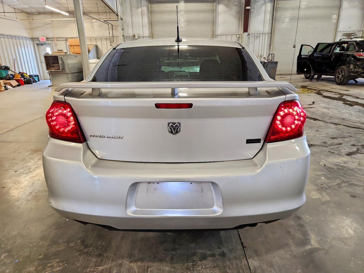 2011 Dodge Avenger Mainstreet Silver vin: 1B3BD1FG1BN509531