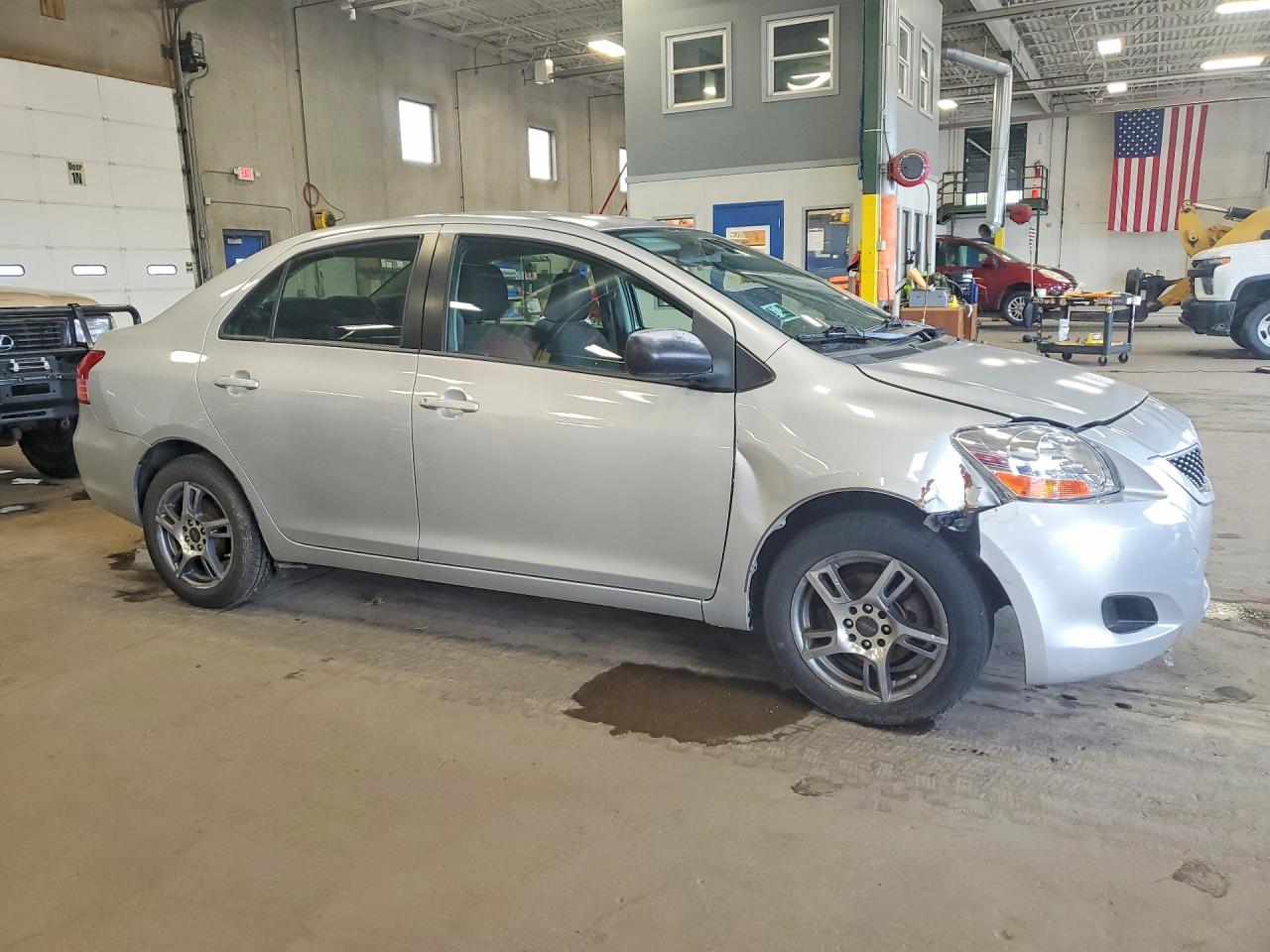 2009 Toyota Yaris Base Gray vin: JTDBT903194052497