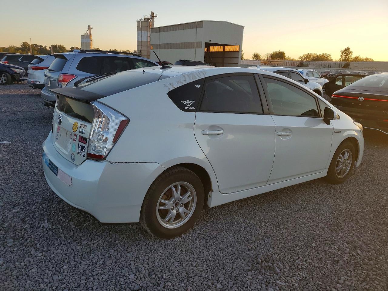 2011 Toyota Prius Two White vin: JTDKN3DU2B0279169