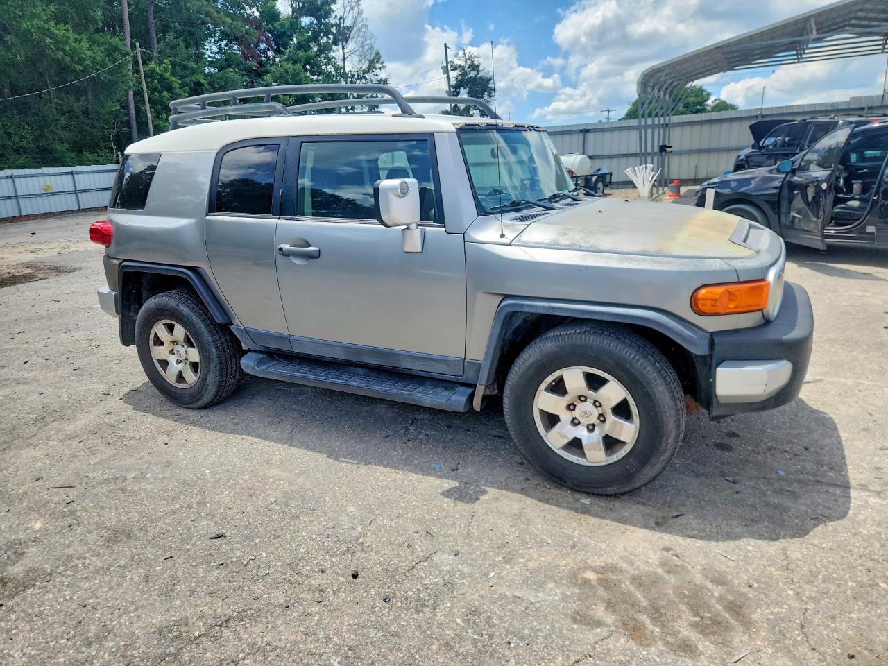 2010 Toyota Fj Cruiser Base Silver vin: JTEZU4BF4AK008656