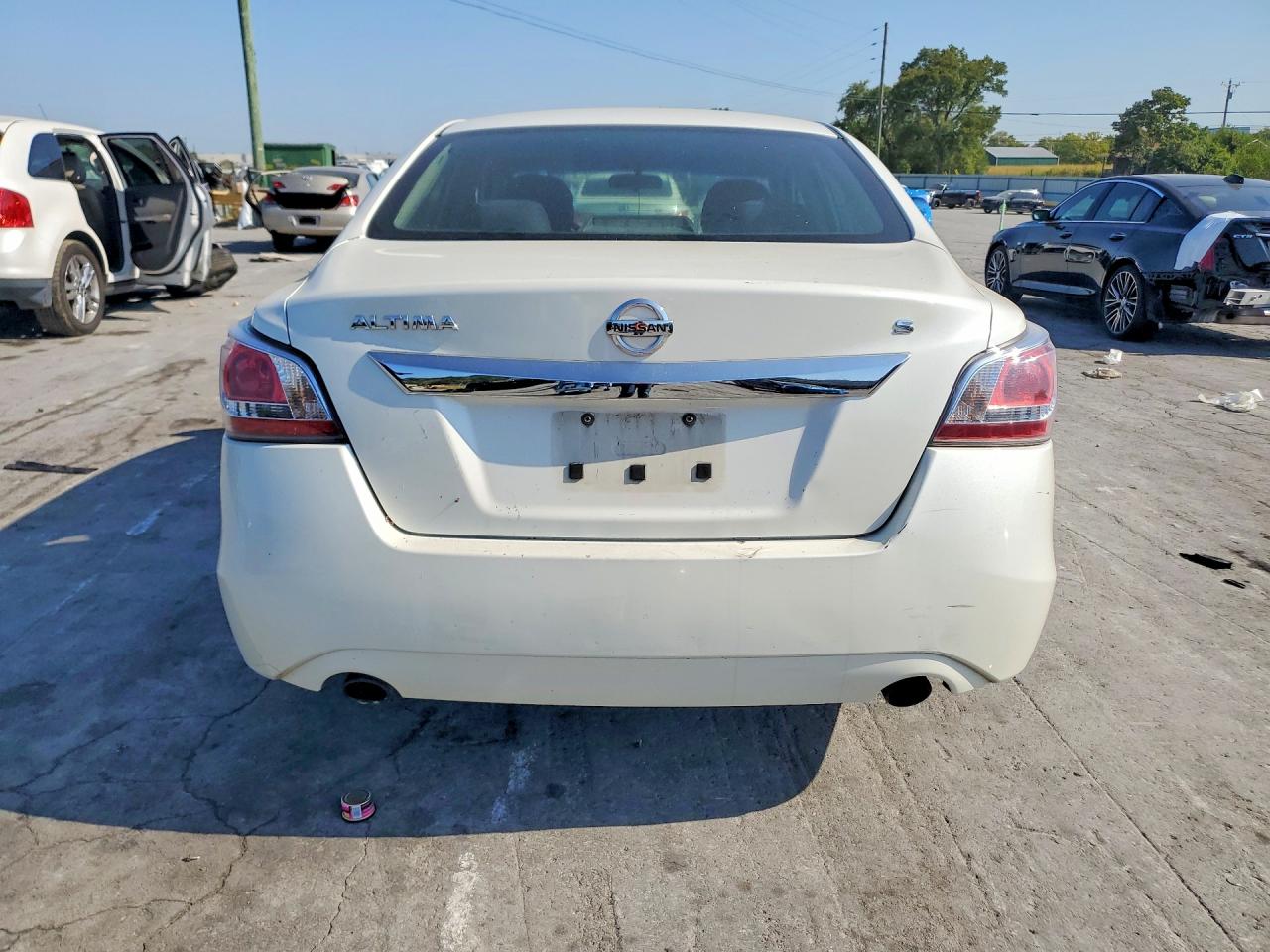 2015 Nissan Altima 2.5 S White vin: 1N4AL3AP1FC142881