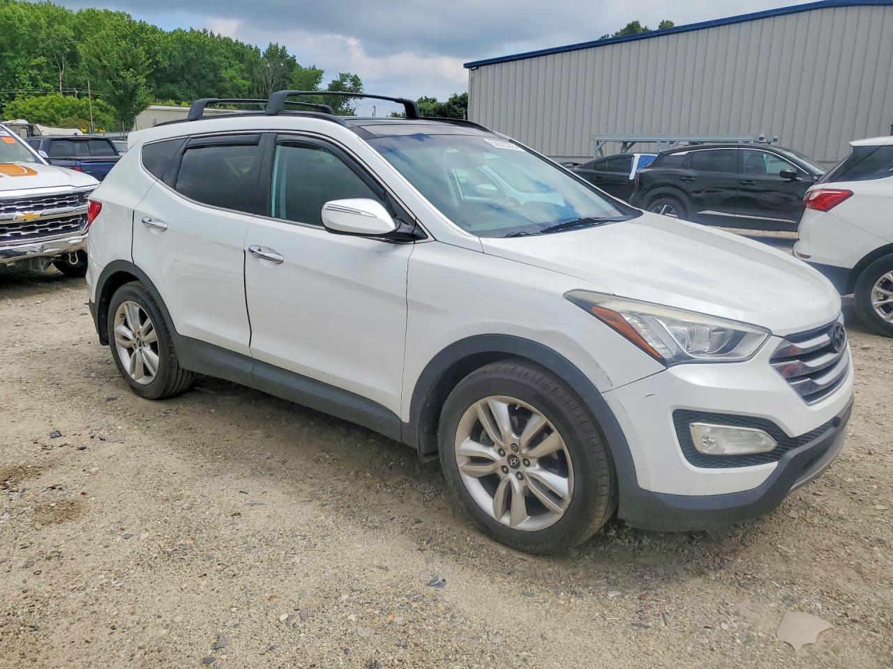 2015 Hyundai Santa Fe Sport 2.0t White vin: 5XYZWDLA5FG238530