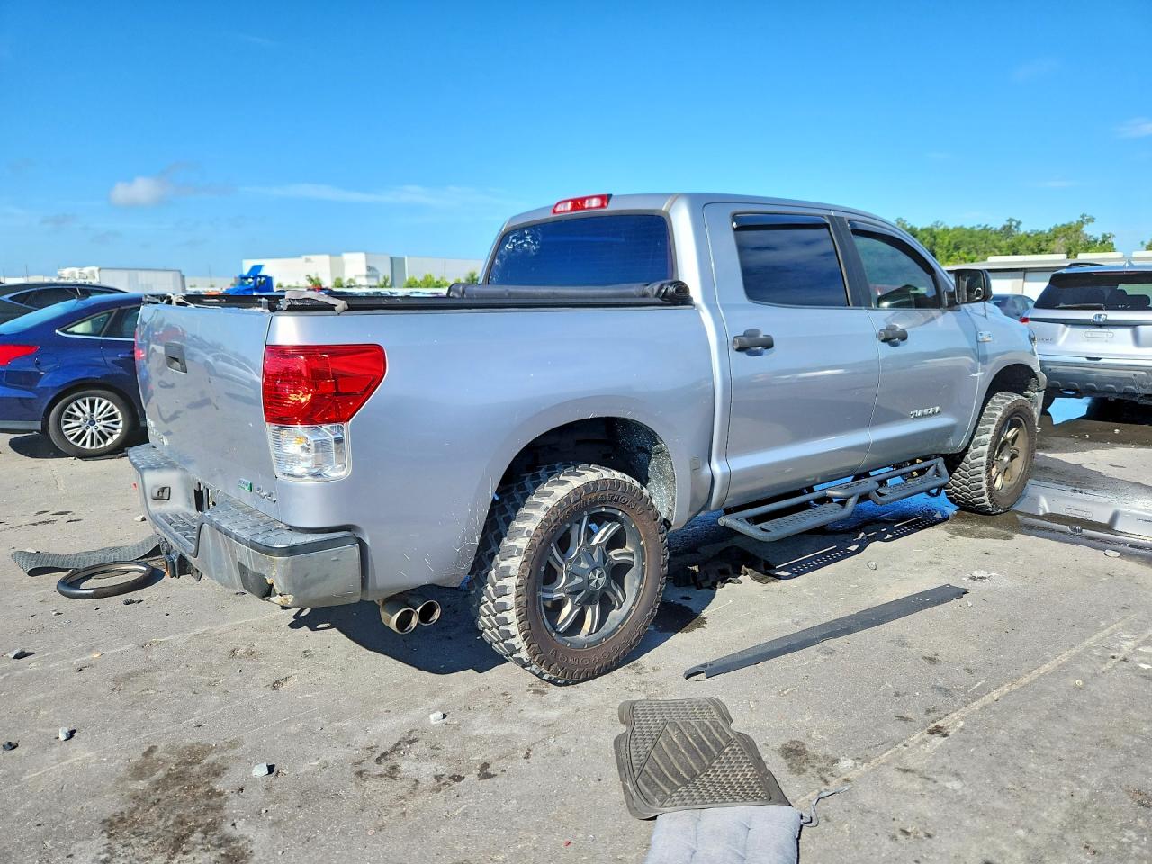 2010 Toyota Tundra Crewmax Sr5 Silver vin: 5TFDW5F1XAX115369