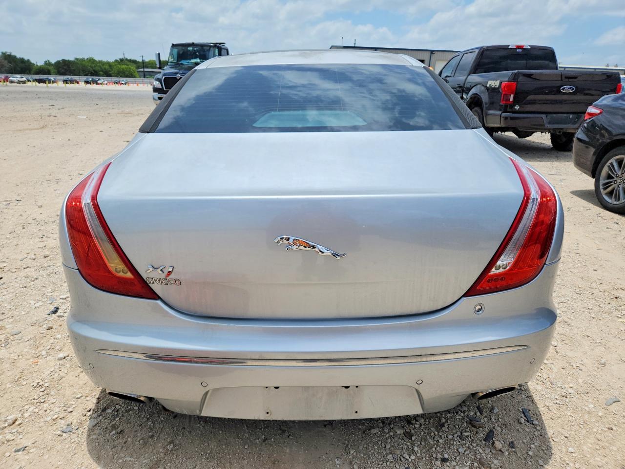2011 Jaguar Xj Silver vin: SAJWA1CB7BLV21746
