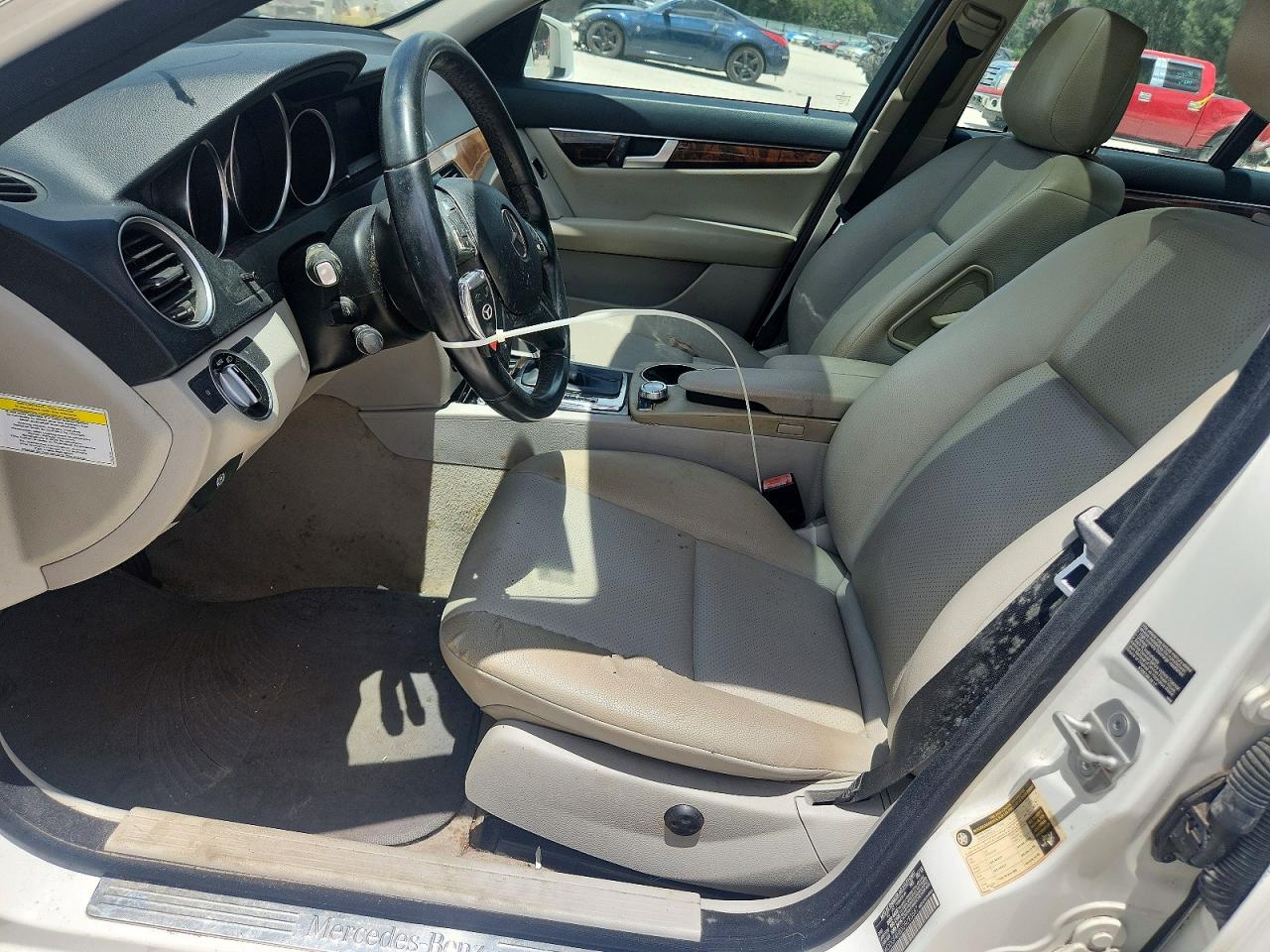 2013 Mercedes-benz C 250 White vin: WDDGF4HBXDR283587