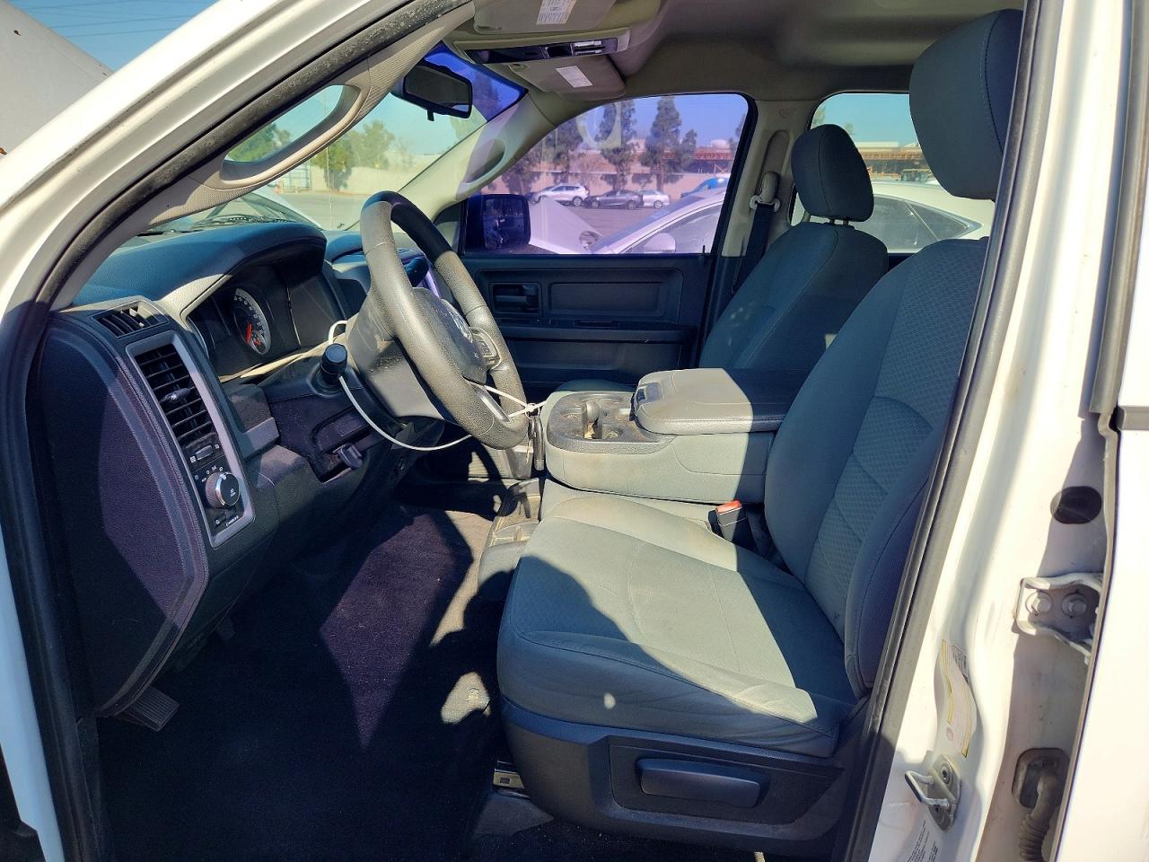 2014 Ram 1500 St Белый vin: 3C6RR6KT6EG262770