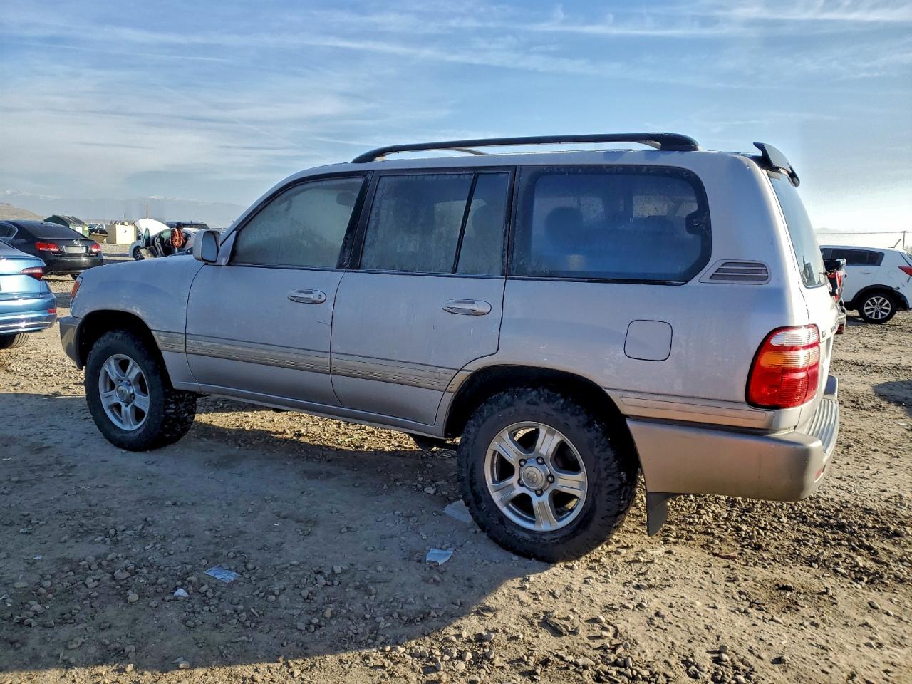 2002 Toyota Land Cruiser Silver vin: JTEHT05J622024480
