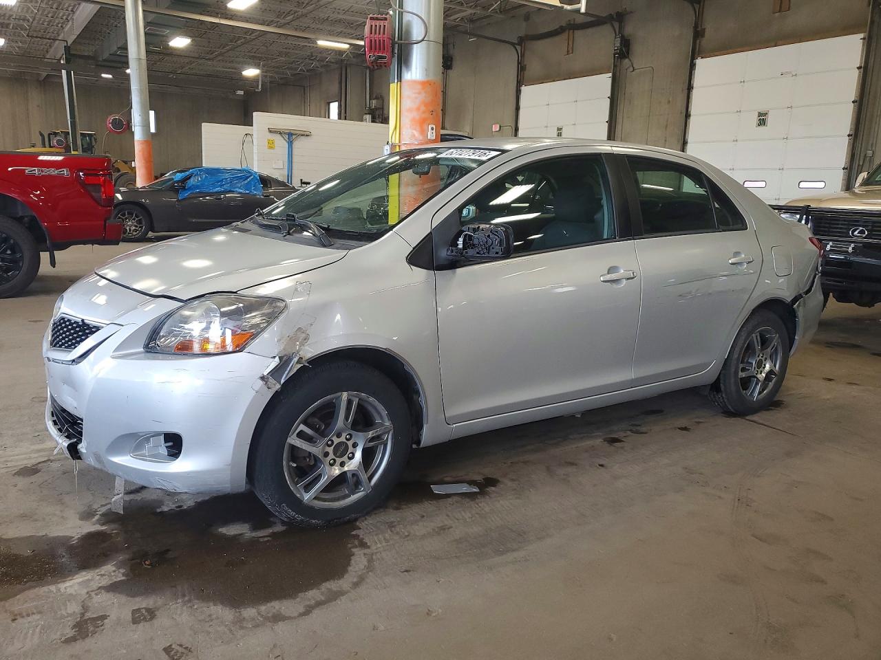 2009 Toyota Yaris Base Gray vin: JTDBT903194052497