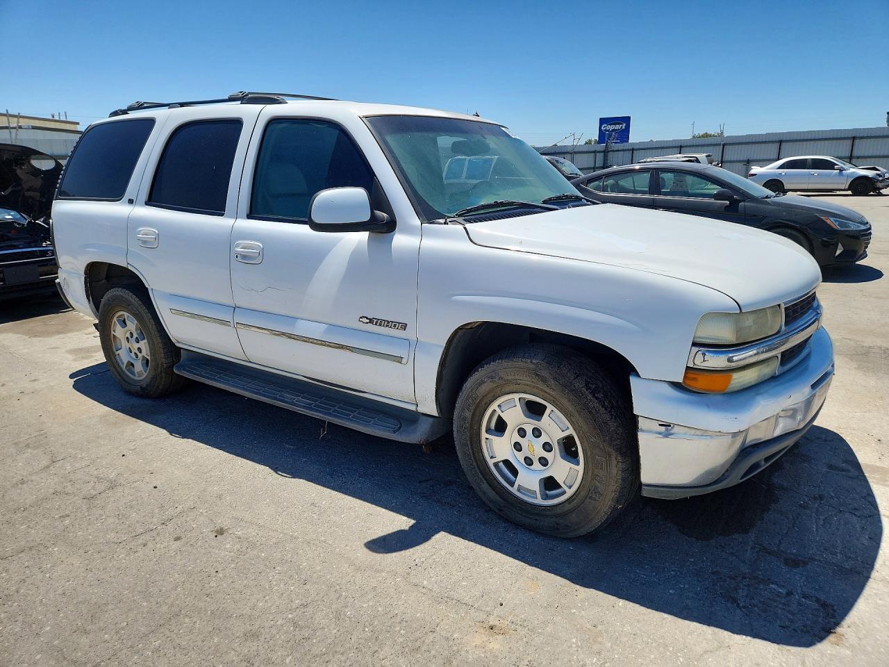 2002 Chevrolet Tahoe C1500 White vin: 1GNEC13TX2R131290