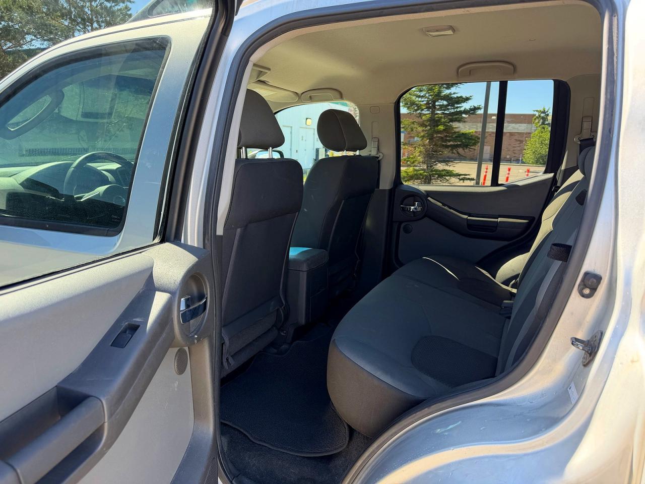 2009 Nissan Xterra Silver vin: 5N1AN08U39C513523