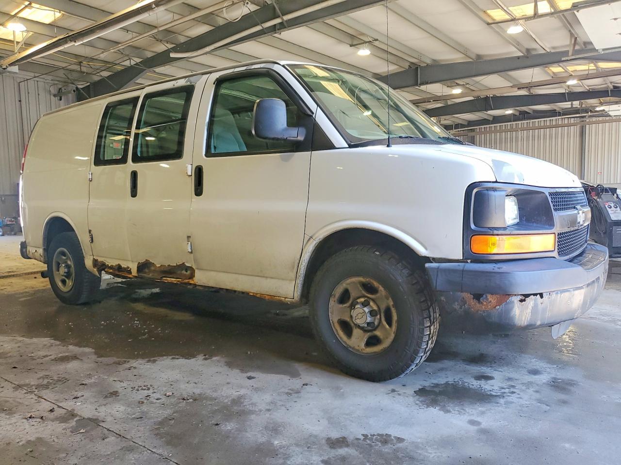 2006 Chevrolet Express G1500 White vin: 1GCFG15X661156824