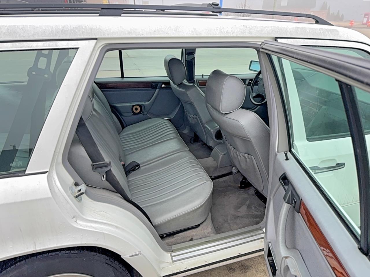 1995 Mercedes-benz E 320 White vin: WDBEA92E2SF296279