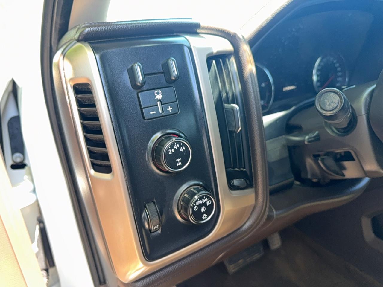 2015 Gmc Sierra K2500 Denali White vin: 1GT120E85FF601018