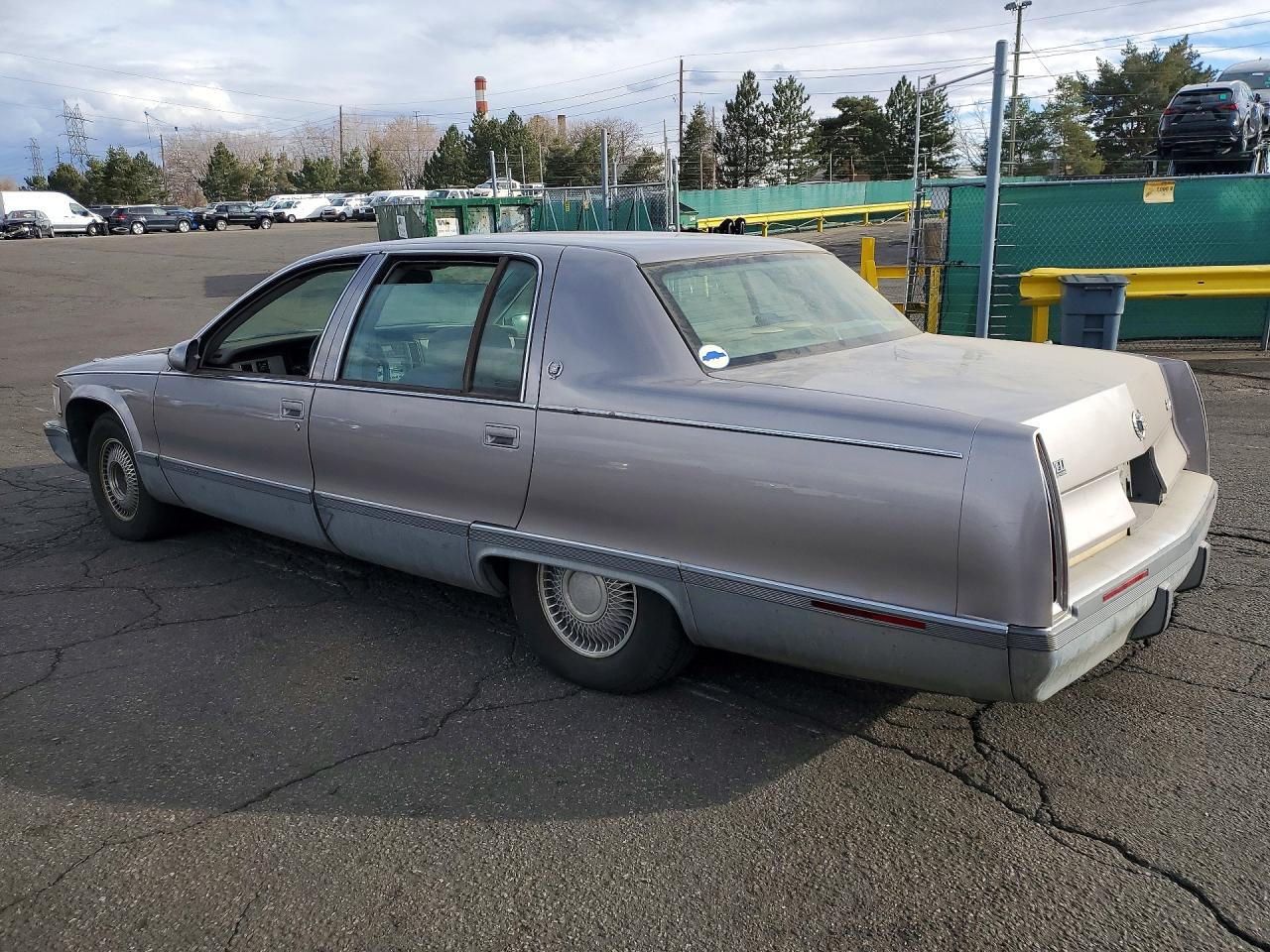 1995 Cadillac Fleetwood Base Silver vin: 1G6DW52P3SR714391