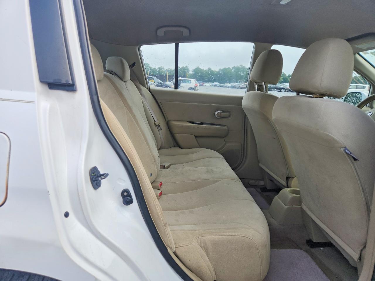 2008 Niss Versa S White vin: 3N1BC13E38L427509
