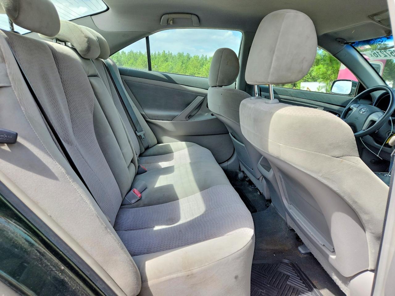 2010 Toyota Camry Le Green vin: 4T4BF3EK5AR053744