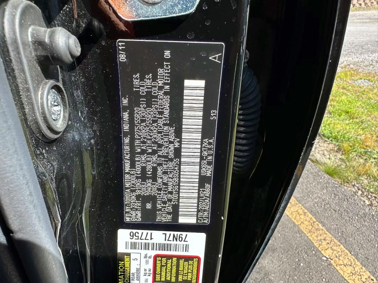 2011 Toyota Sequoia Platinum Черный vin: 5TDDY5G15BS054755