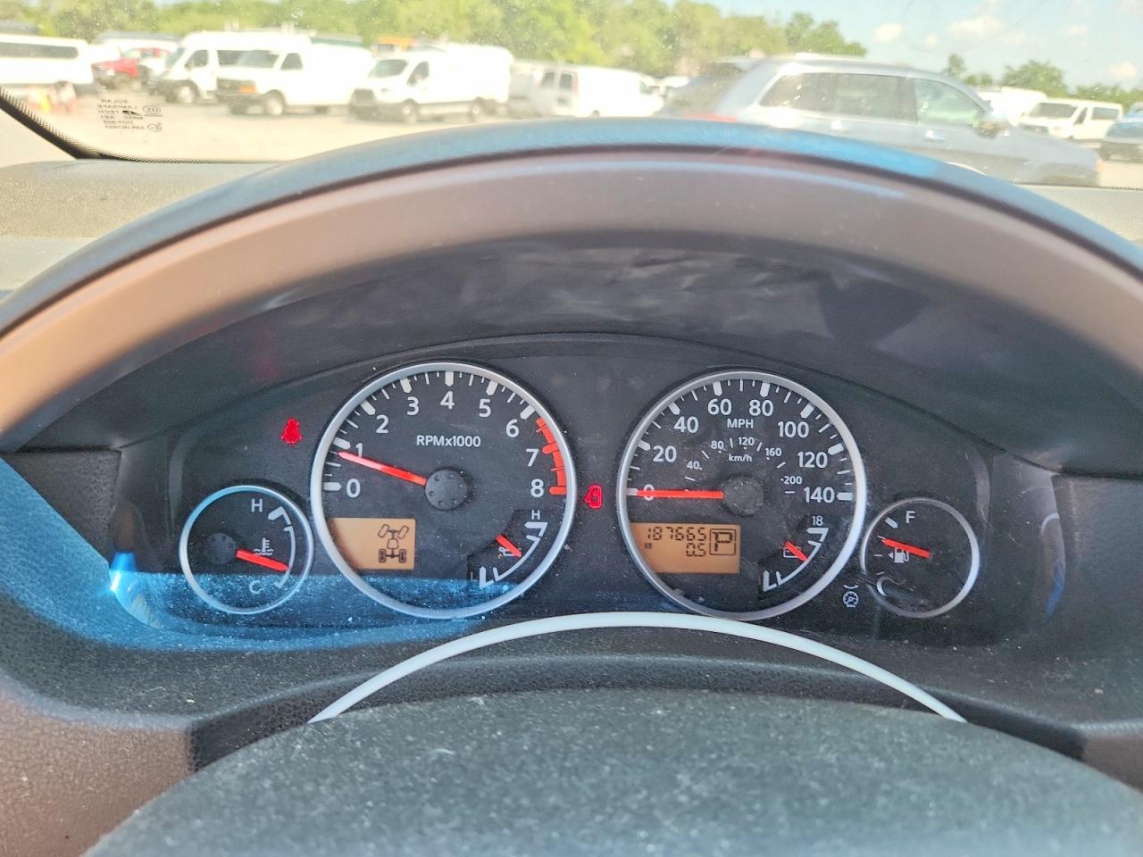 2005 Niss Pathfinder Tan vin: 5N1AR18W35C768484