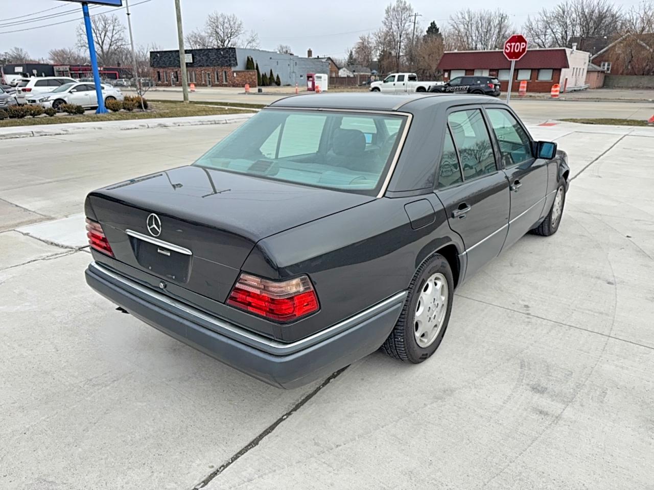 1995 Mercedes-benz E 320 Base Charcoal vin: WDBEA32E0SC200311