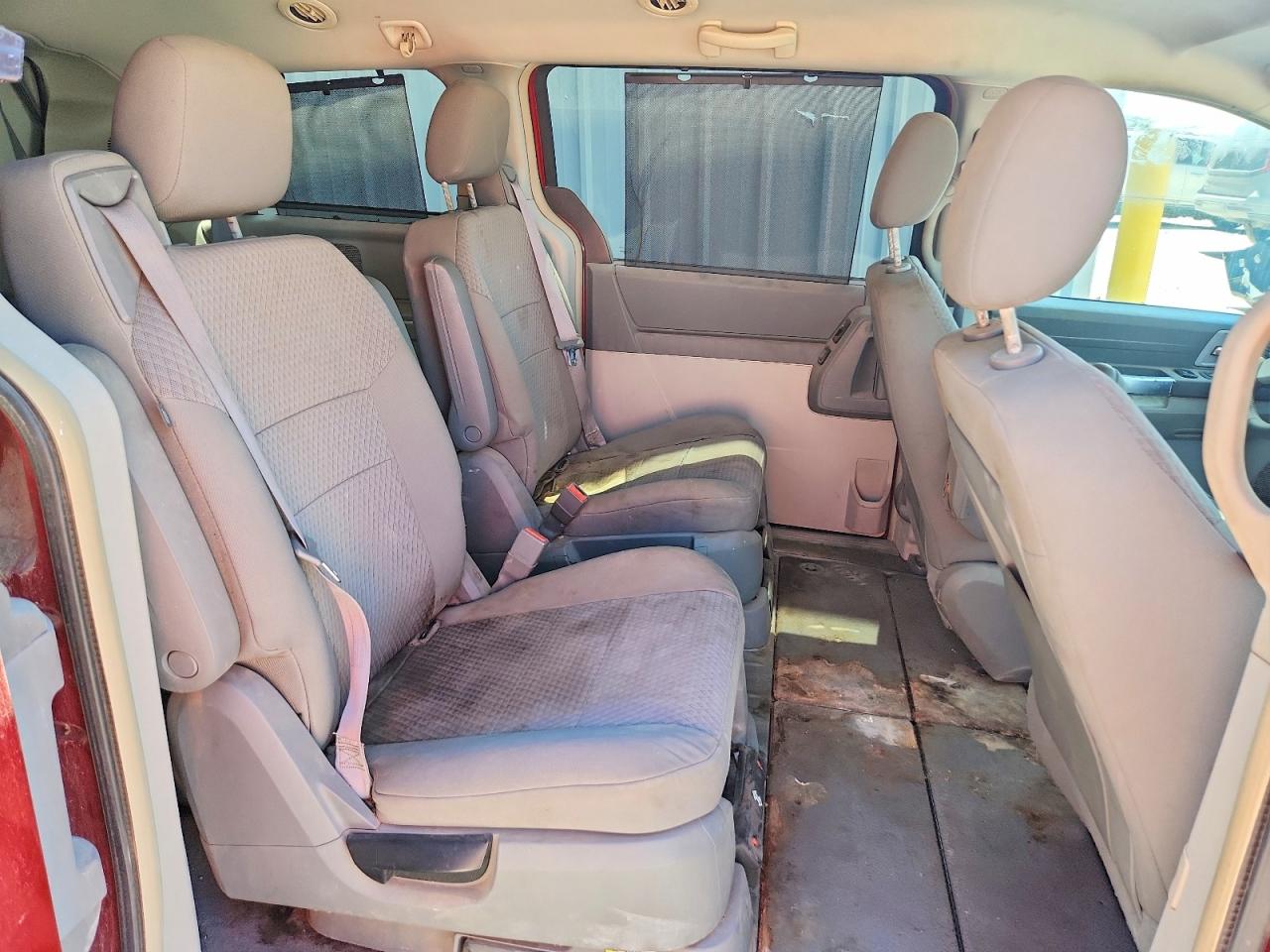 2008 Chrysler Town & Country Touring Red vin: 2A8HR54P68R658770