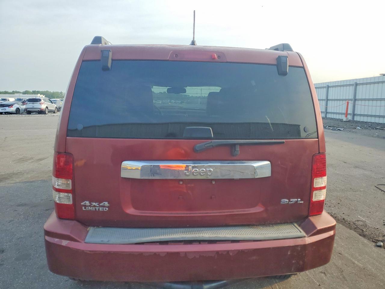 2008 Jeep Liberty Limited Burgundy vin: 1J8GN58K38W271980