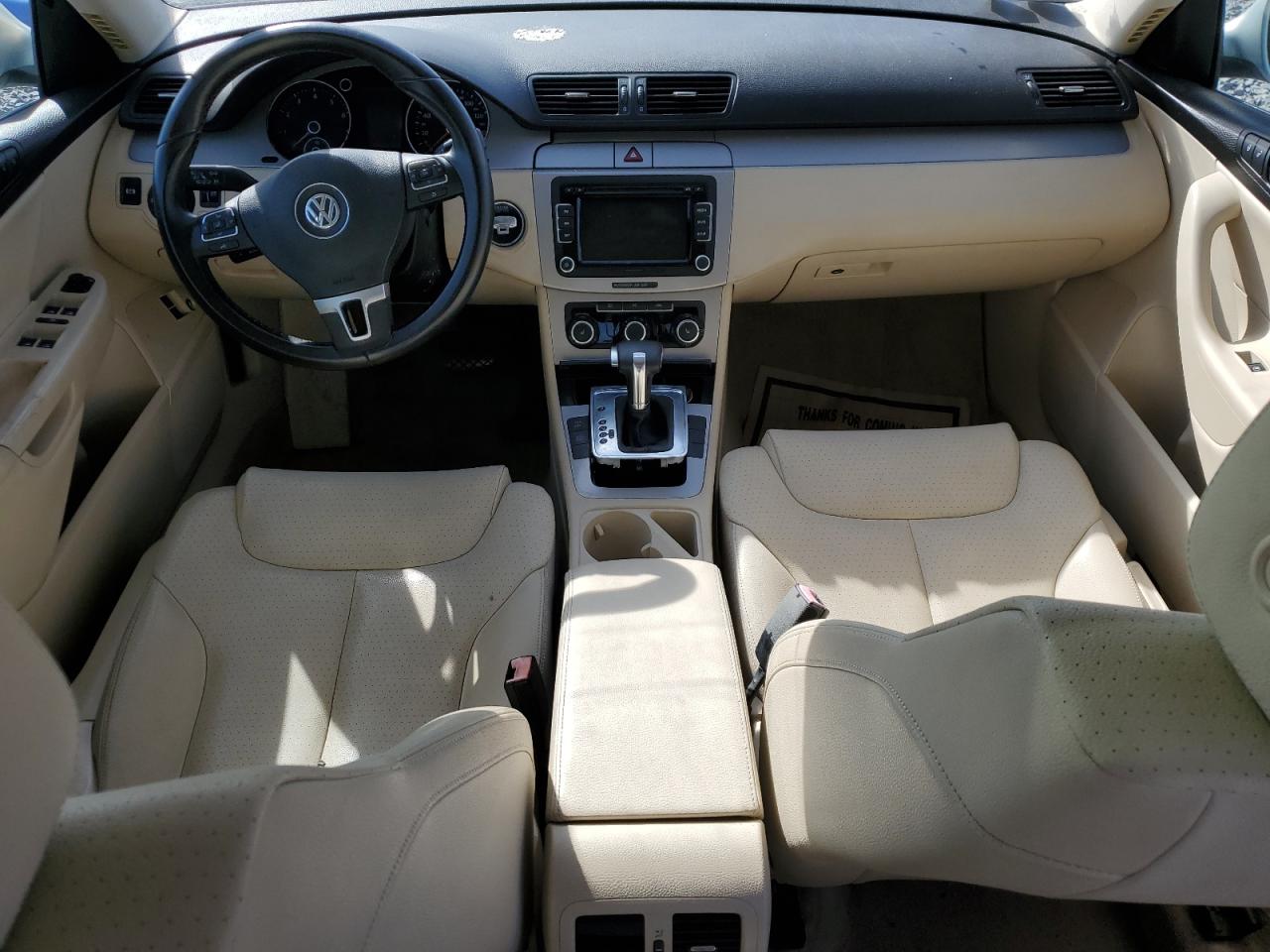 2010 Volkswagen Passat Komfort Silver vin: WVWJK7AN9AE148105