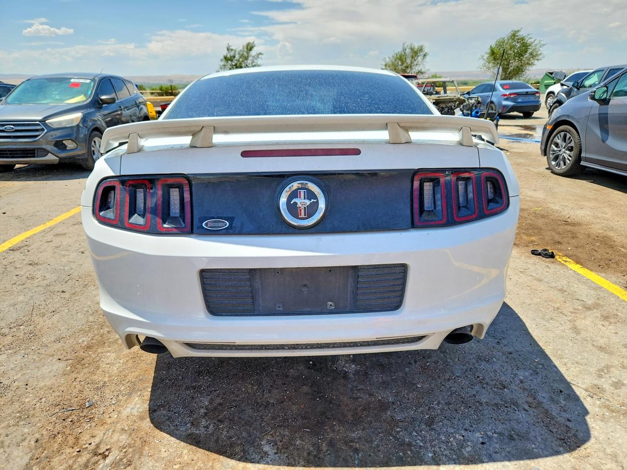 2014 Ford Mustang White vin: 1ZVBP8AM3E5207591
