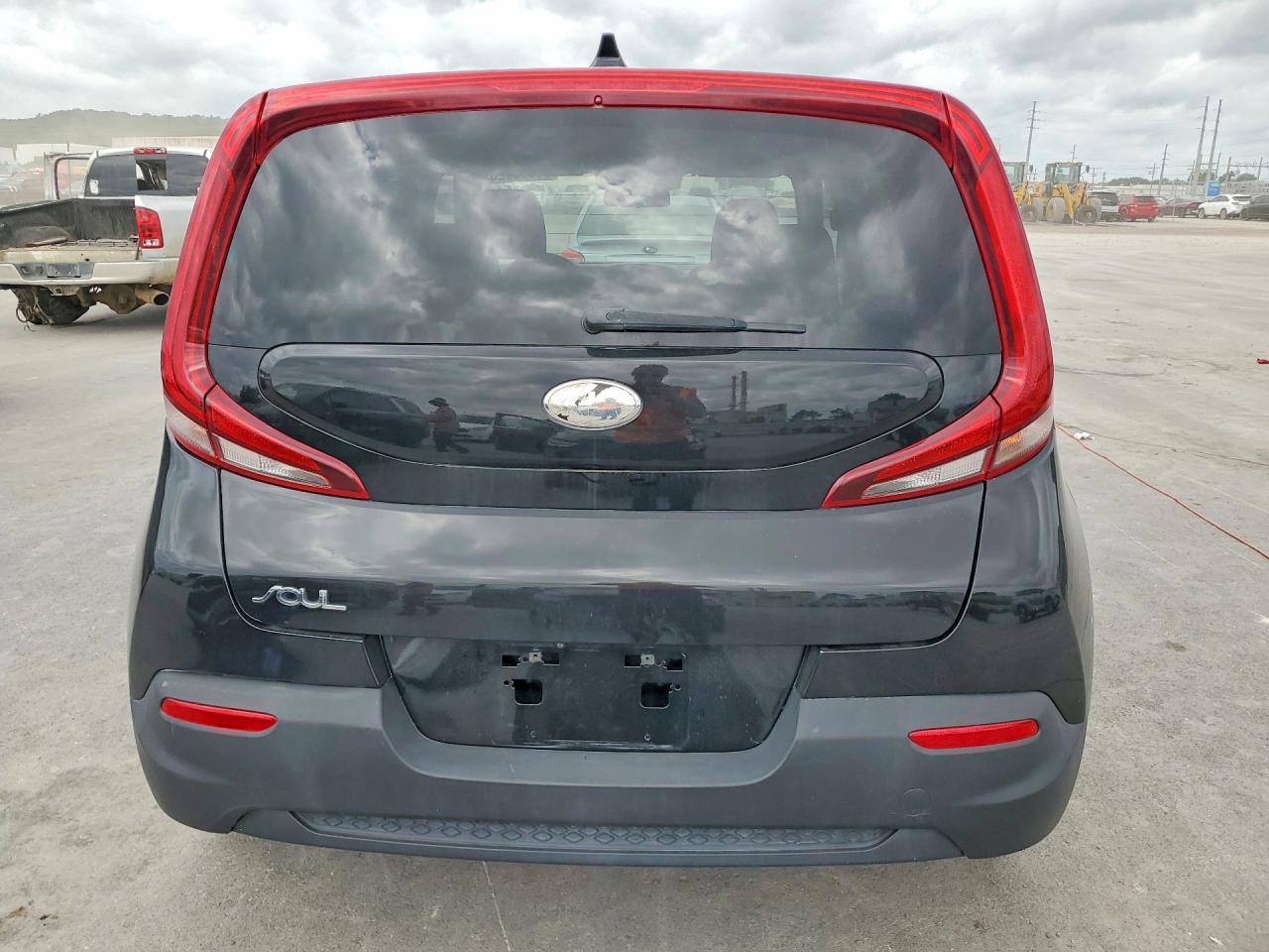 2020 Kia Soul Lx Черный vin: KNDJ23AU6L7023540