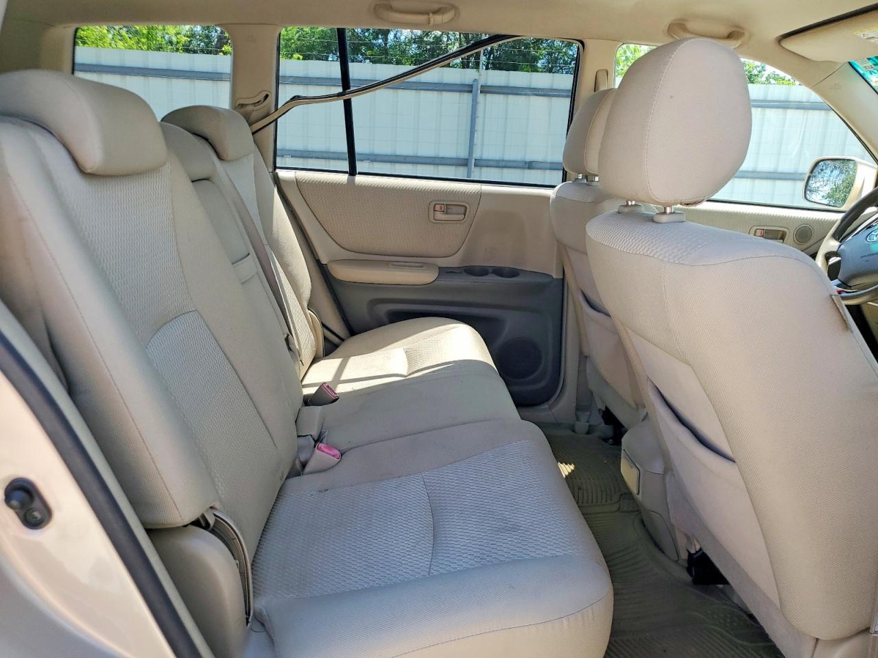 2007 Toyota Highlander Base Gold vin: JTEDD21A270166339