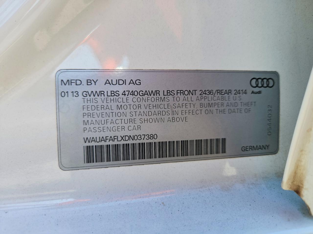 2013 Audi A4 Premium Белый vin: WAUAFAFLXDN037380