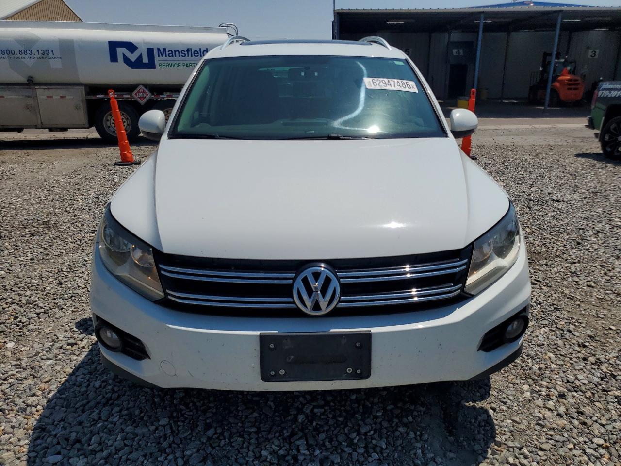 2015 Volkswagen Tiguan S Белый vin: WVGBV7AX5FW520078