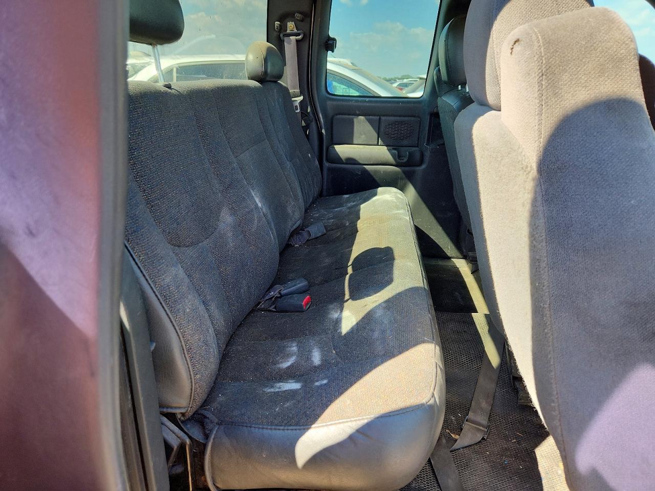 2003 Chevrolet Silverado C2500 Heavy Duty White vin: 1GCHC29UX3E274440
