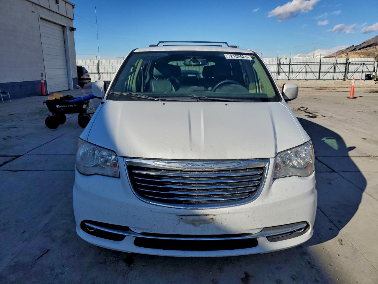 2015 Chrysler Town & Country Touring White vin: 2C4RC1BG6FR716186