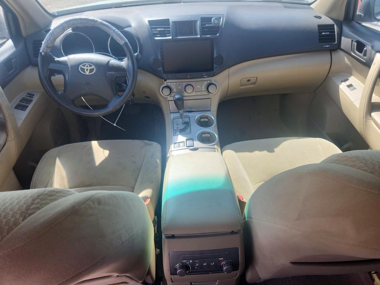2010 Toyota Highlander Base Белый vin: 5TDZK3EH3AS022574