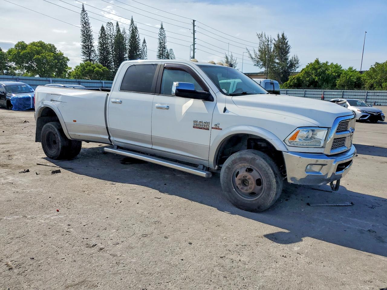 2015 Ram 3500 Laramie White vin: 3C63RRJL5FG542271