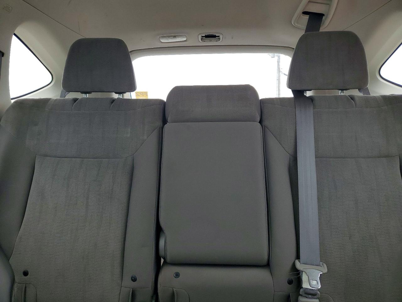 2014 Honda Cr-v Lx Silver vin: 2HKRM4H31EH681104