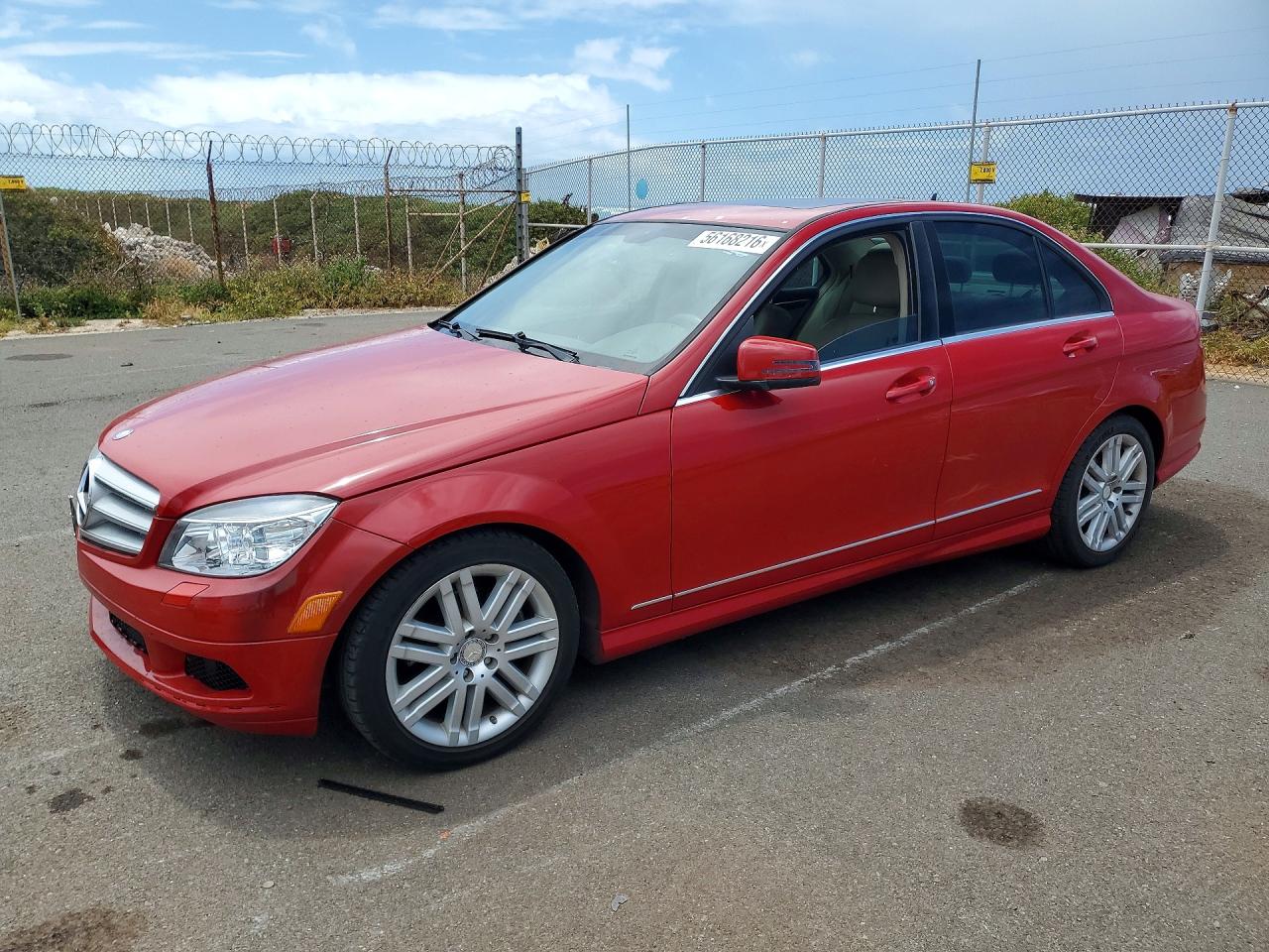 2011 Mercedes-benz C 300 Красный vin: WDDGF5EB8BA510104