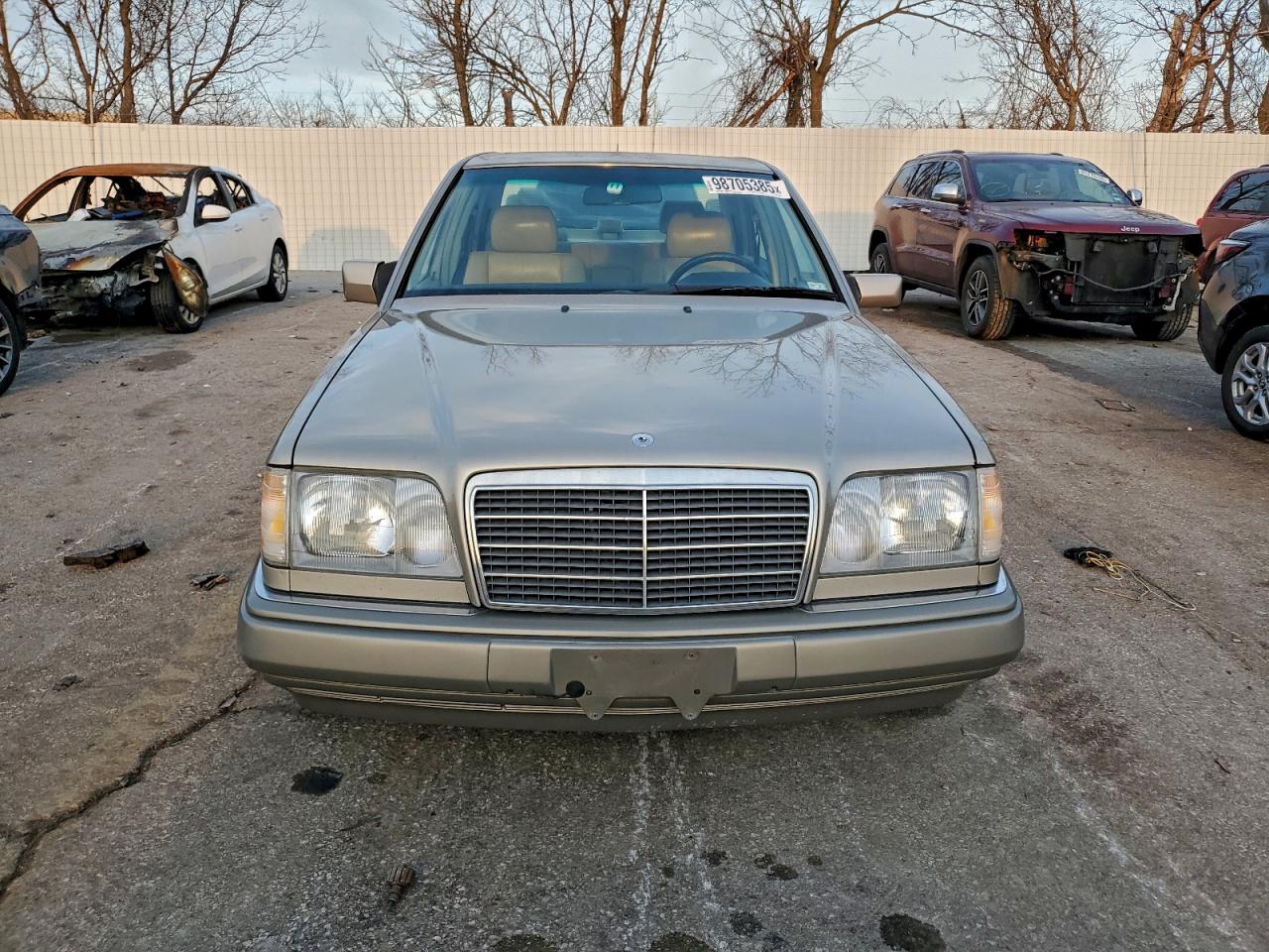 1994 Mercedes-benz E 320 Серебряный vin: WDBEA32E9RC135243