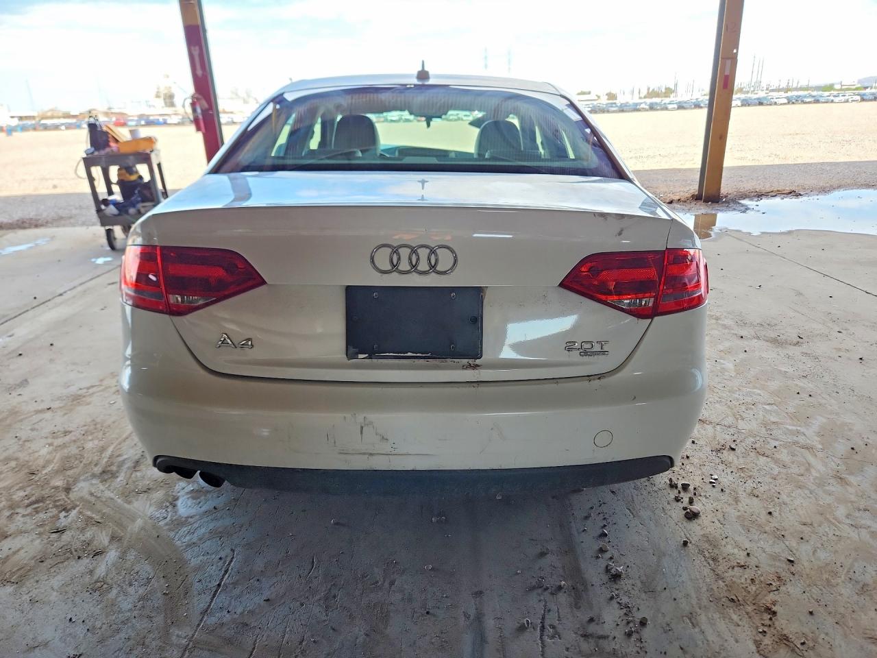 2009 Audi A4 2.0t Quattro Белый vin: WAULF78K29A135060