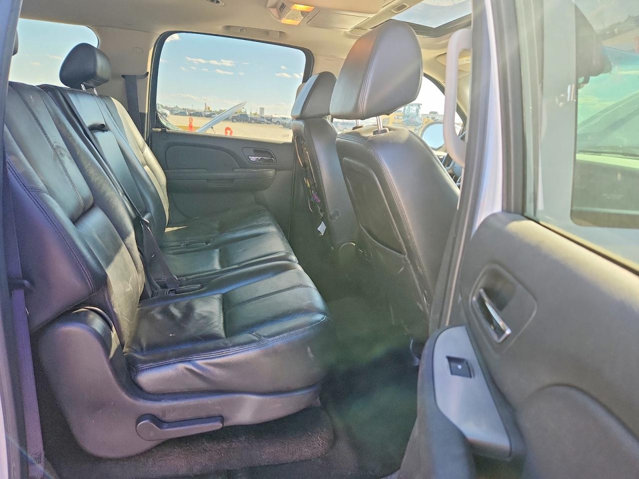 2008 Chevrolet Suburban K1500 Ls White vin: 3GNFK16398G121202